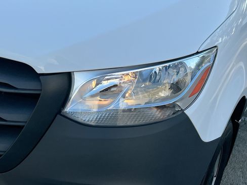 Used 2024 Mercedes-Benz Sprinter 2500 image 11