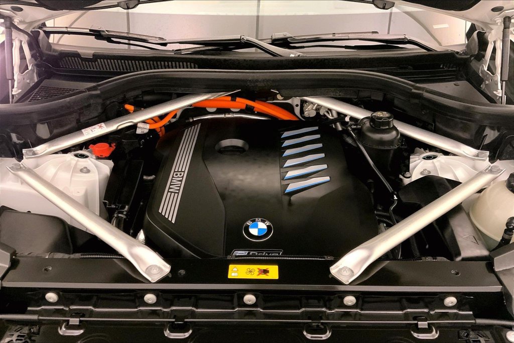 Certified 2023 BMW X5 xDrive45e w/ Executive Package AWD/4WD image 9