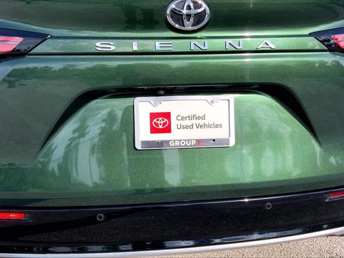 Used 2026 Toyota Sienna Limited FWD image 10