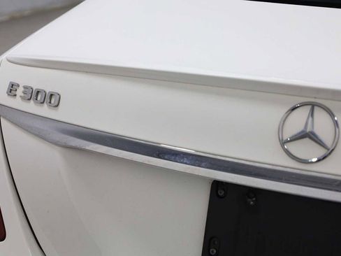 Used 2017 Mercedes-Benz E 300 4MATIC image 8
