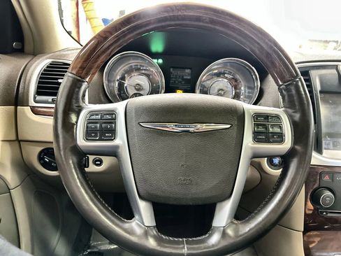 Used 2011 Chrysler 300 C RWD image 16
