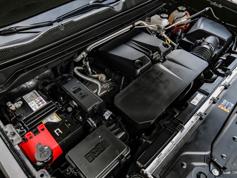 Used 2024 Chevrolet Colorado Z71 w/ Z71 Convenience Package 2 image 96