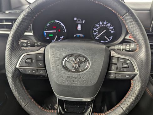 Used 2022 Toyota Sienna XSE AWD/4WD image 13