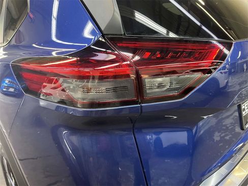 Used 2022 Nissan Rogue SV image 12