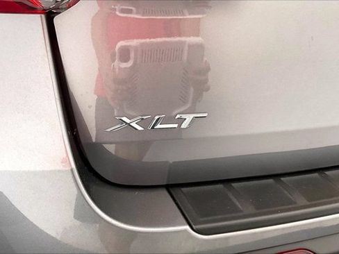 Used 2023 Ford Explorer XLT AWD/4WD image 7