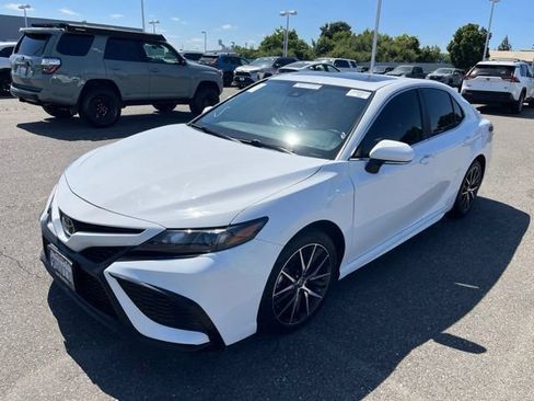 Used 2023 Toyota Camry SE w/ Audio Upgrade Package FWD image 1