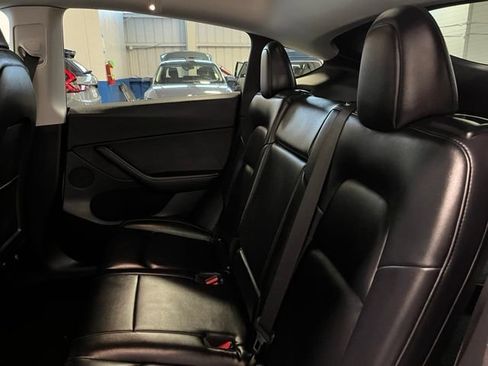 Used 2021 Tesla Model Y Long Range AWD/4WD image 18