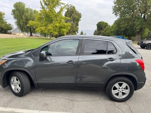 Used 2020 Chevrolet Trax LS w/ Tint and Cruise Package FWD image 4
