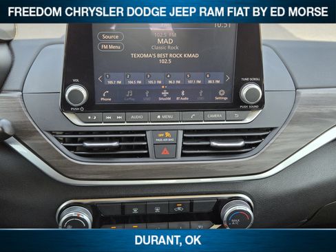 Used 2024 Nissan Altima 2.5 SV FWD image 11