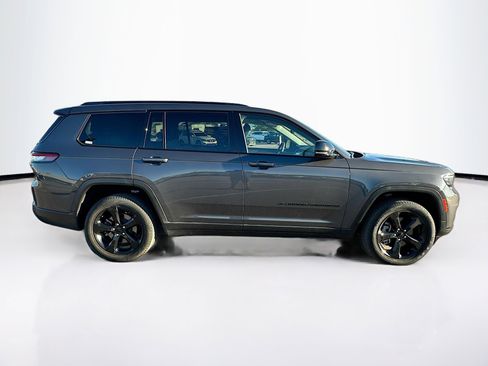 Used 2023 Jeep Grand Cherokee L Limited w/ Black Appearance Package image 10