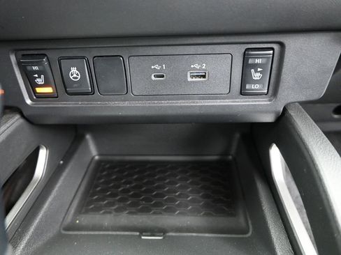 Used 2024 Nissan Frontier SV image 19