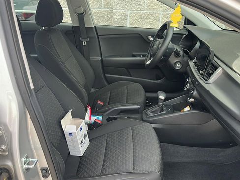 Used 2022 Kia Rio LX image 5