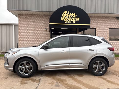 Used 2023 Ford Escape ST-Line FWD image 2
