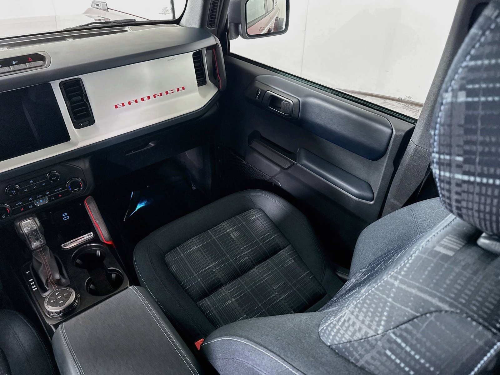 Used 2025 Ford Bronco Heritage Edition AWD/4WD image 23