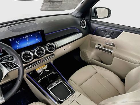 Used 2026 Mercedes-Benz GLB 250 4MATIC image 23