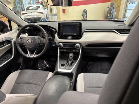 Used 2022 Toyota RAV4 XLE w/ Convenience Package image 22