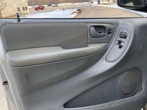 Used 2006 Dodge Grand Caravan SXT image 13
