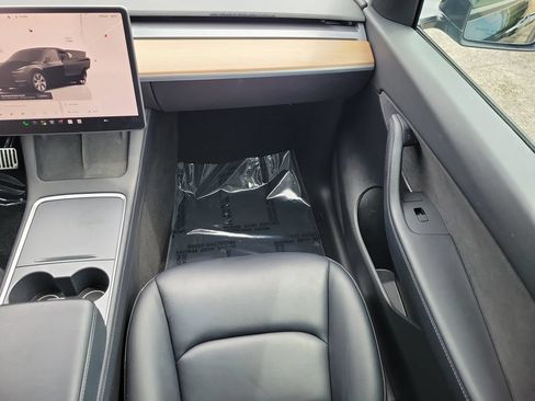 Used 2022 Tesla Model Y Long Range AWD/4WD image 19