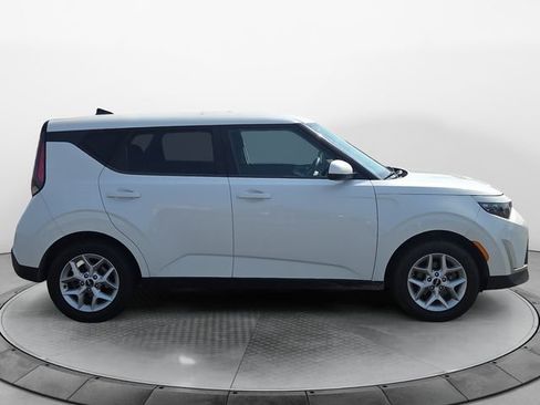 Used 2023 Kia Soul LX w/ Option Group 015 FWD image 6