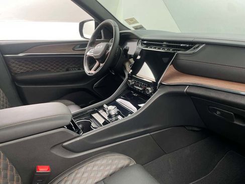 New 2025 Jeep Grand Cherokee L Summit w/ Luxury Tech Group V image 25