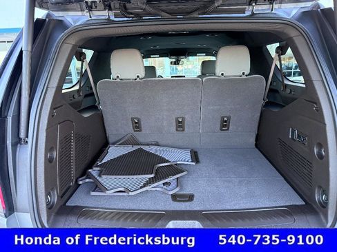 Used 2022 Chevrolet Suburban LT w/ Luxury Package image 40