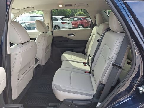 Certified 2025 Nissan Pathfinder SL AWD/4WD image 12