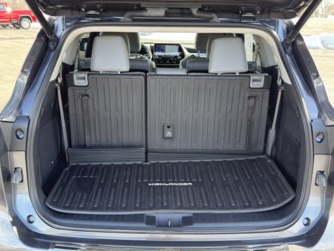 Used 2022 Toyota Highlander Platinum image 18