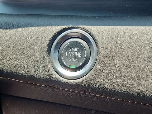 Used 2024 Cadillac Escalade Premium Luxury AWD/4WD image 25