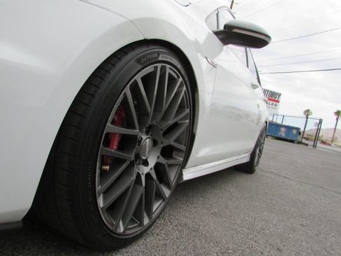 Used 2015 Volkswagen Golf 4-Door FWD image 12