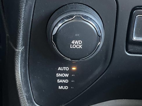 Used 2017 Jeep Renegade Latitude image 23