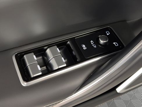 Used 2022 Jaguar XF R-Dynamic SE image 15