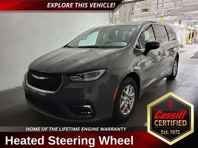 Used 2023 Chrysler Pacifica Touring-L