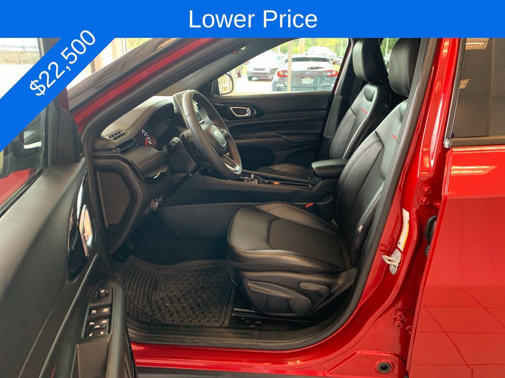 Used 2025 Jeep Compass Trailhawk AWD/4WD image 3