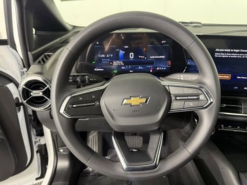 New 2026 Chevrolet Equinox EV LT image 19