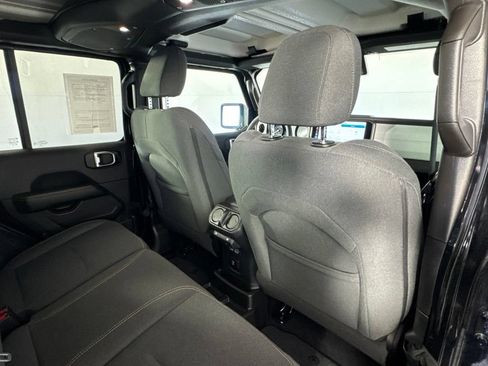 Certified 2025 Jeep Wrangler Unlimited Sahara AWD/4WD image 35
