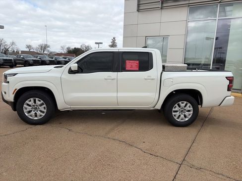 Certified 2022 Nissan Frontier SV image 2