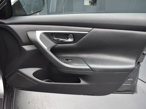 Used 2017 Nissan Altima 2.5 S w/ Power Driver Seat Package FWD image 6