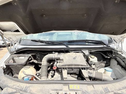 Used 2015 Mercedes-Benz Sprinter 2500 image 45