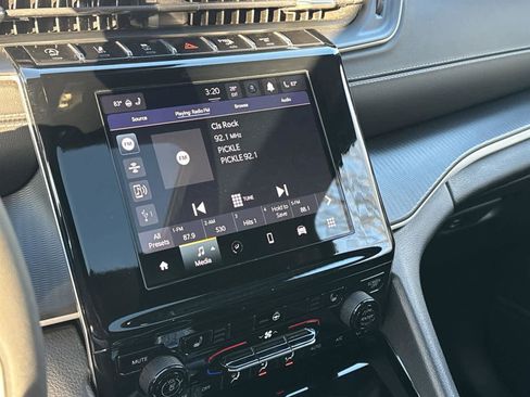 Used 2023 Jeep Grand Cherokee Altitude image 25