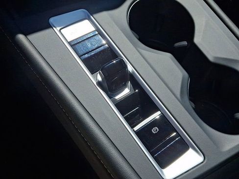 Used 2025 Volkswagen Atlas SE image 12