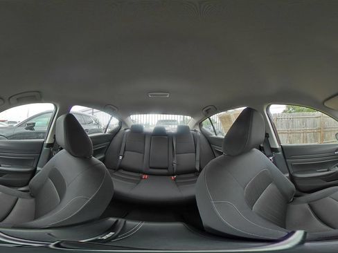 Used 2025 Nissan Altima 2.5 SV FWD image 36