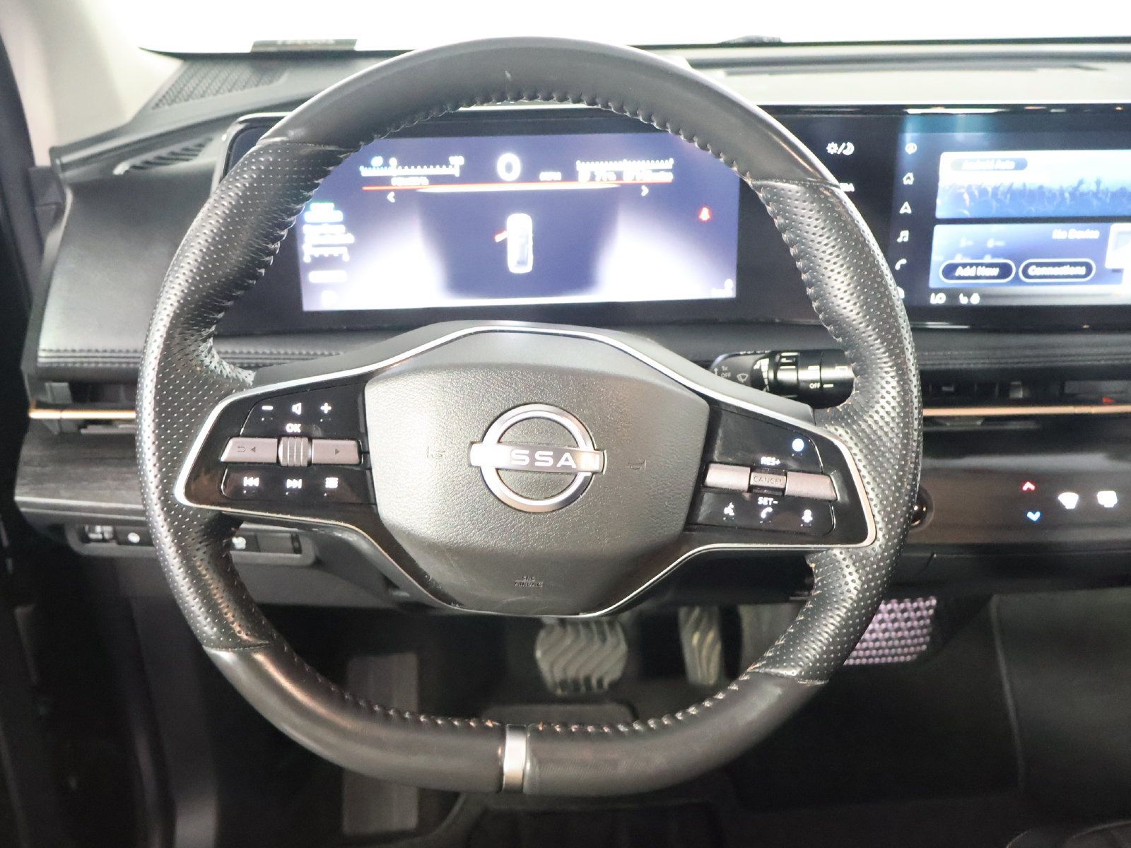 Used 2023 Nissan Ariya AWD image 31