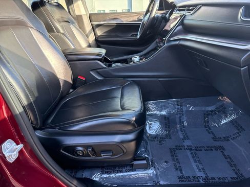 Used 2021 Jeep Grand Cherokee L Limited image 12