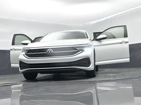 Used 2024 Volkswagen Jetta SE FWD image 68