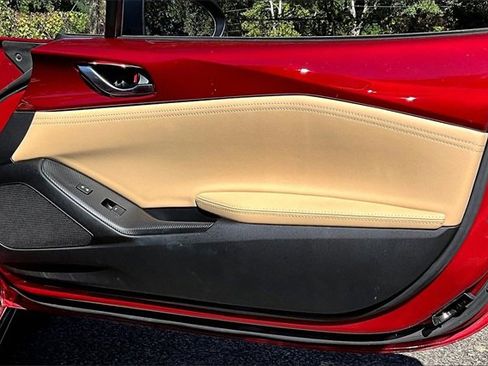 Used 2019 MAZDA MX-5 Miata RF Grand Touring image 21