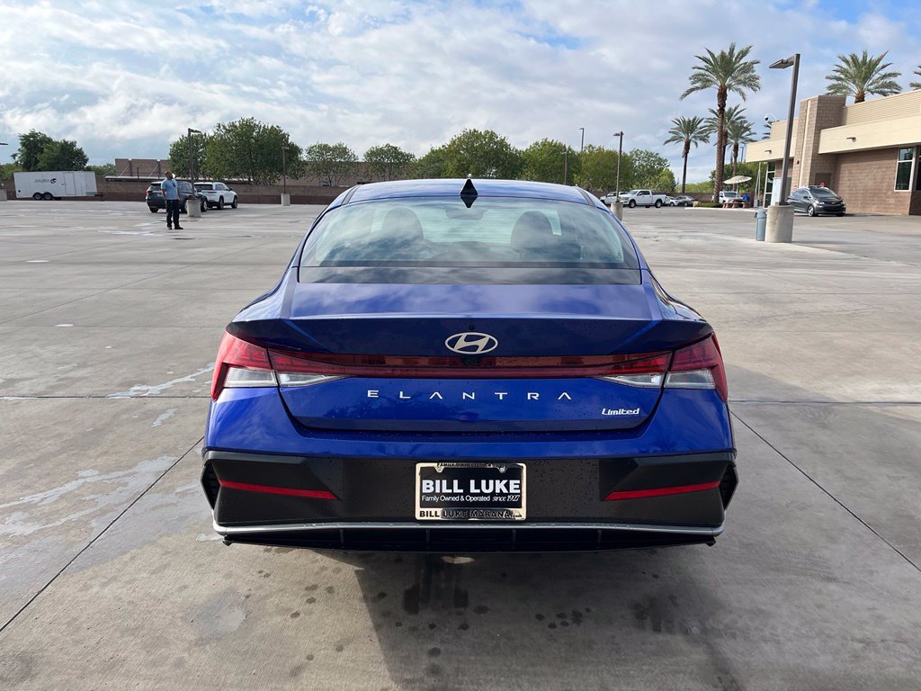 Used 2025 Hyundai Elantra Limited FWD image 8