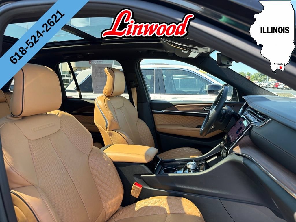 Used 2025 Jeep Grand Cherokee Summit AWD/4WD image 10