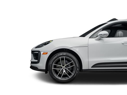 Used 2025 Porsche Macan AWD/4WD image 19