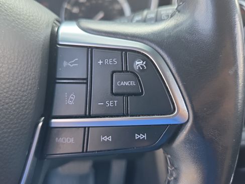 Used 2021 Toyota Highlander XLE FWD image 26