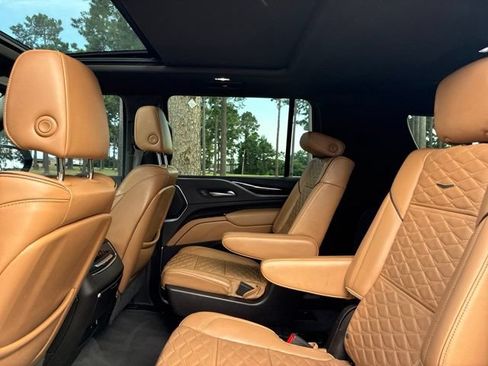 Used 2022 Cadillac Escalade ESV Premium Luxury AWD/4WD image 22